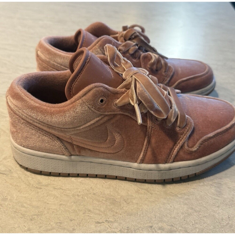 Nike Air Jordan 1 Low SE Rust Pink Velvet Womens 8 (DQ8396 600) Shoes - Used